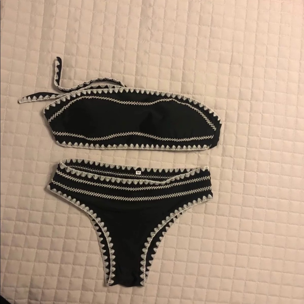 Black and white bikini set